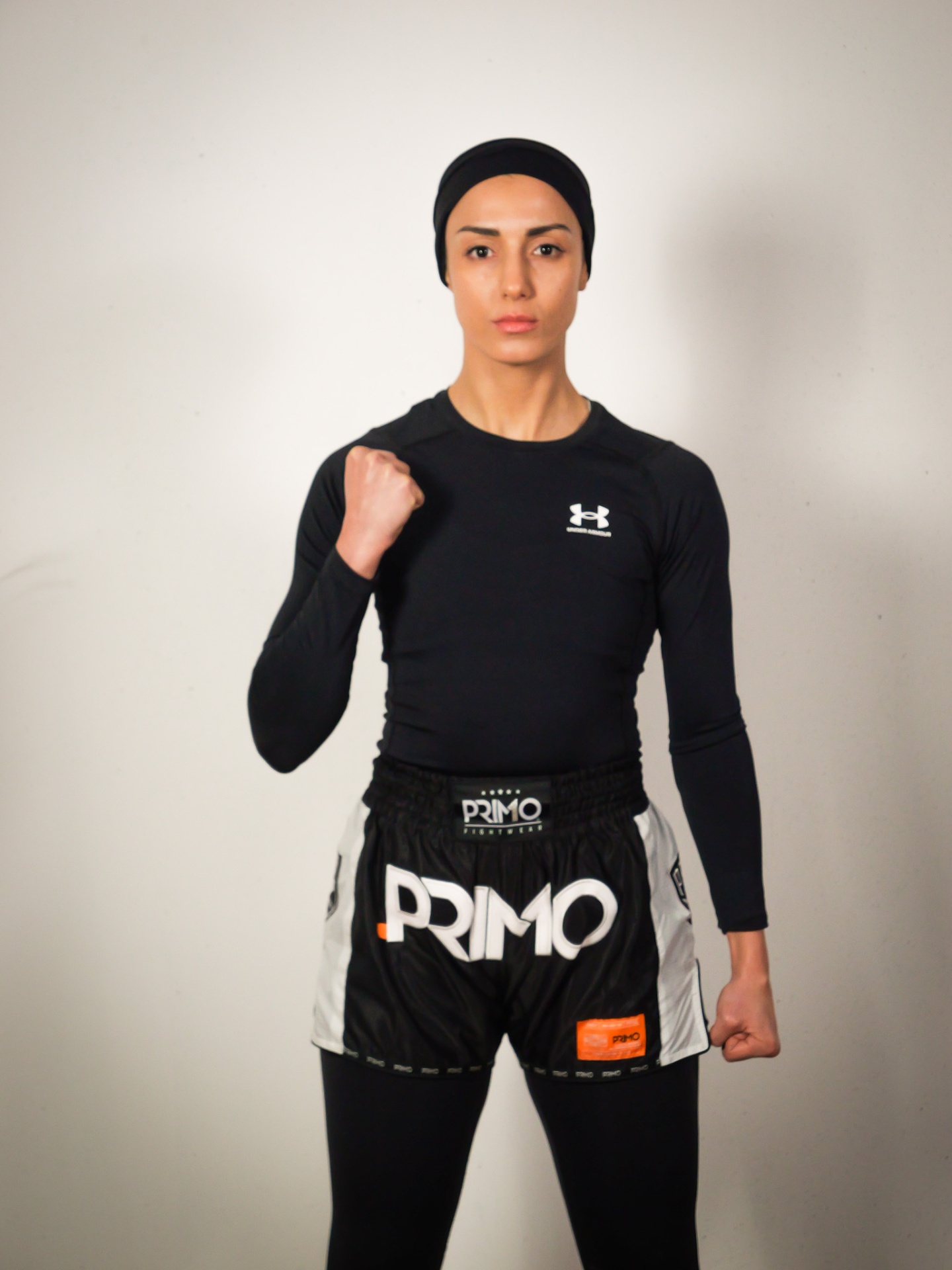 Salwa — krachtige solo pose